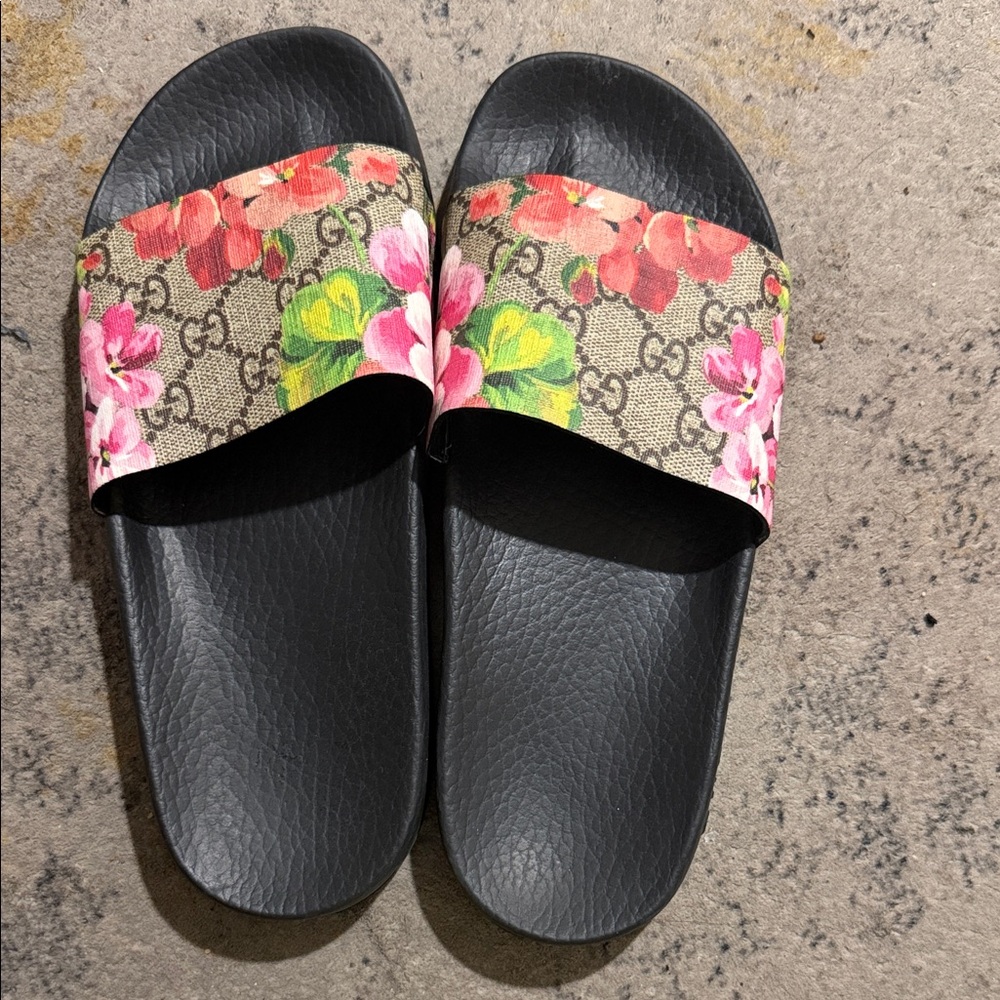 Gucci Floral Slide Sandals - Black and Pink